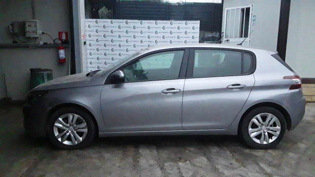 Peugeot 308 9H05