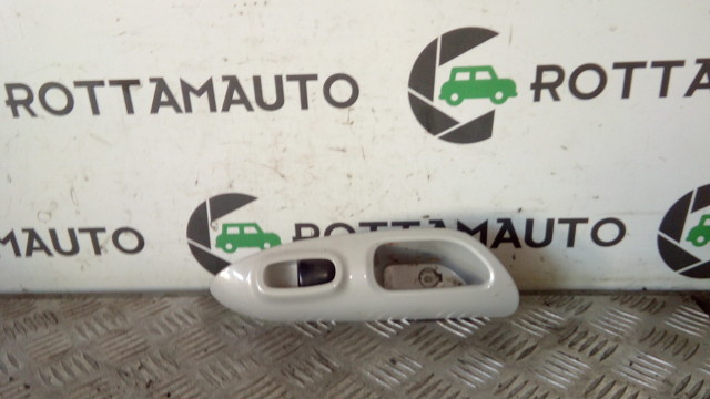 Pulsantiera Posteriore Destra Nissan Juke [UK ] (F15) MANIGLIA INTERNA BIANCO PERLA  