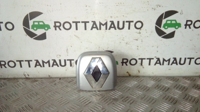 Ricambi Vari Renault Clio mk2 MANIGLIA PULSANTE STEMMA PORTELLONE POSTERIORE  D7F