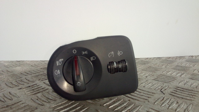 Interruttore luci Seat Ibiza mk4 (6J) 1.4 16v BXW